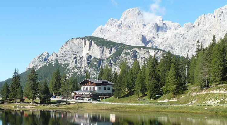 Lago d'Antorno Lodge